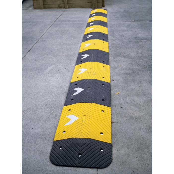 Auto Rack Hump Aggressive Speed Hump 50mm - Black Middle Section — Car Parks and Roads