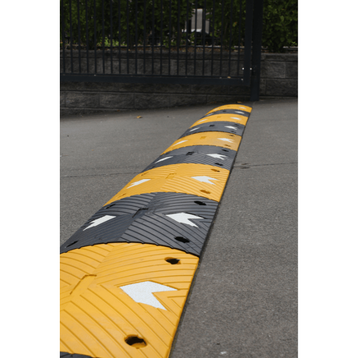 Auto Rack Hump Aggressive Speed Hump 50mm - Black Middle Section — Car Parks and Roads