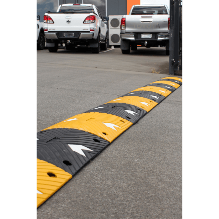 Auto Rack Hump Aggressive Speed Hump 50mm - Black Middle Section — Car Parks and Roads