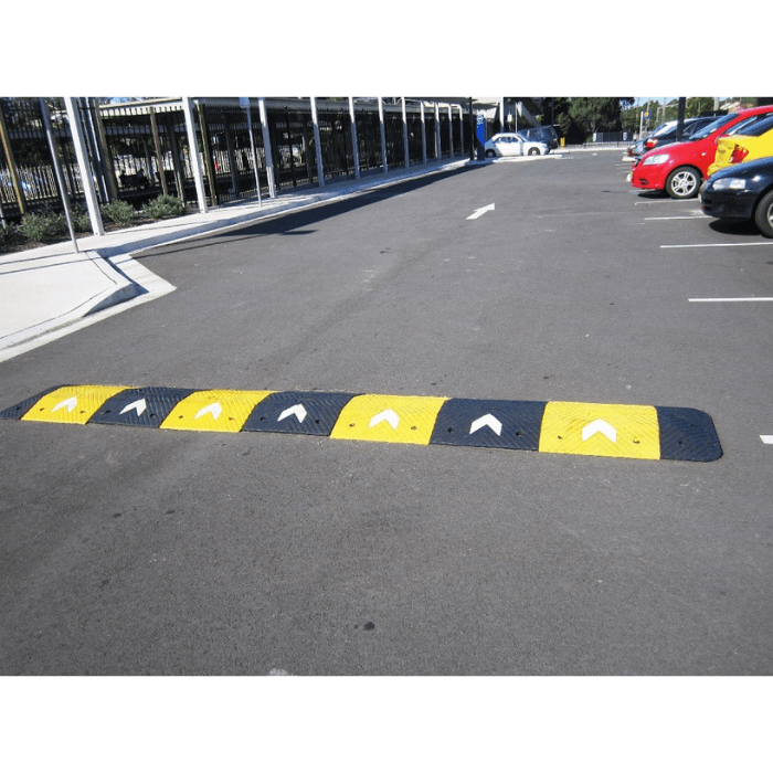 Auto Rack Hump Aggressive Speed Hump 50mm - Black Middle Section — Car Parks and Roads