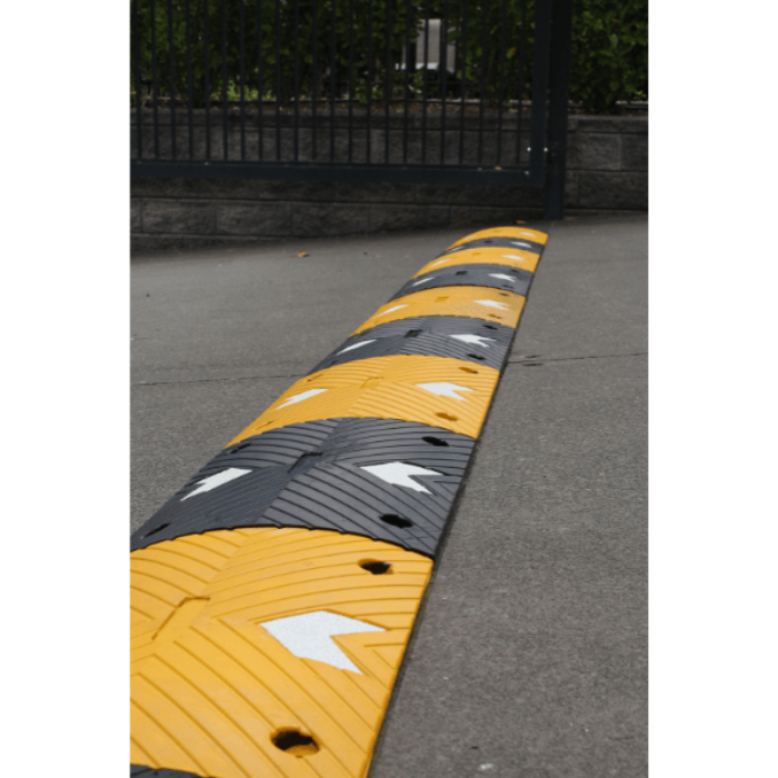Aggressive speed hump 50mm yellow end cap
