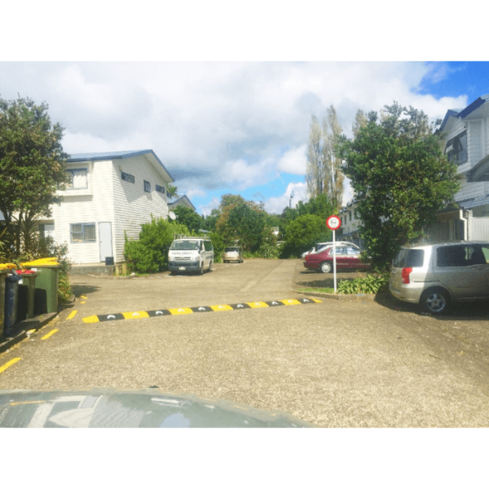 Aggressive speed hump 50mm yellow end cap