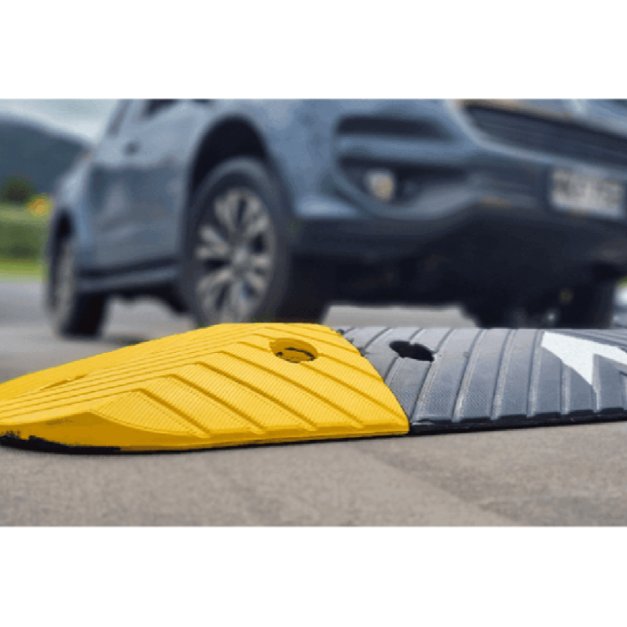 Aggressive speed hump 75mm black end cap