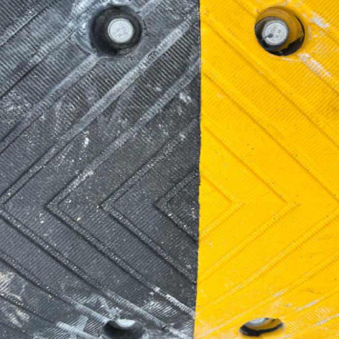 Aggressive speed hump 75mm black end cap