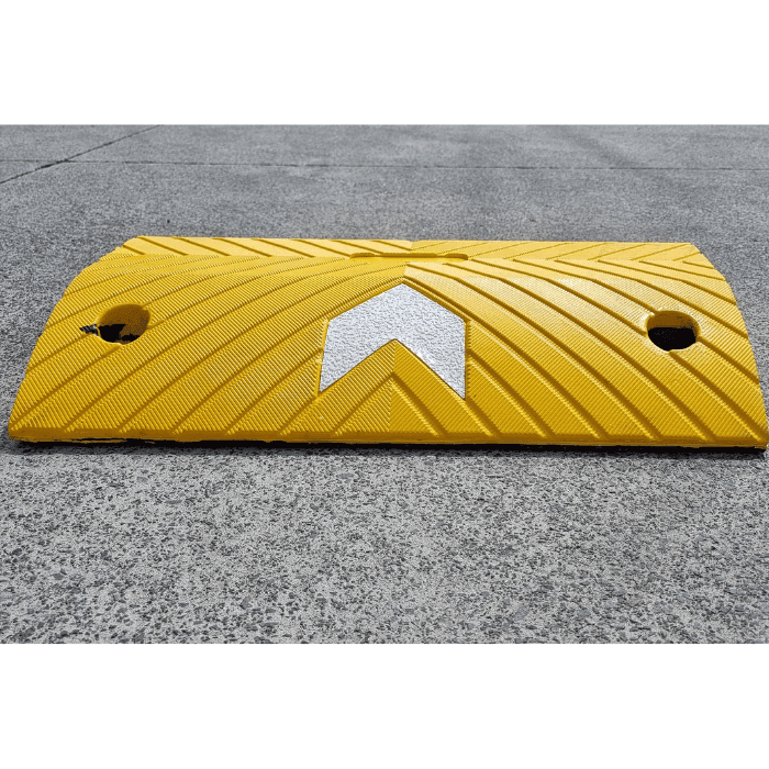 Aggressive speed hump 75mm high black middle section