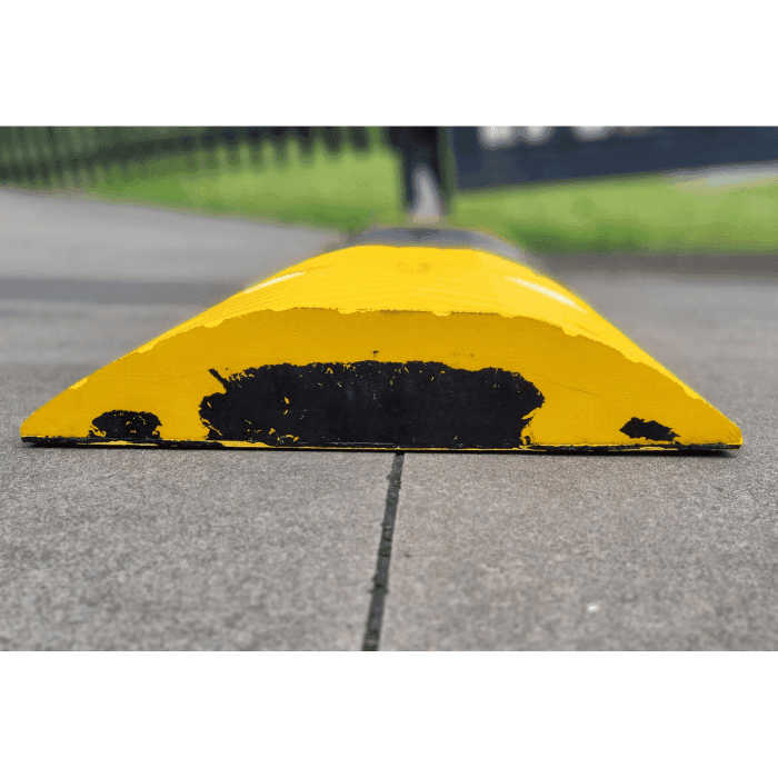 Aggressive speed hump 75mm high black middle section