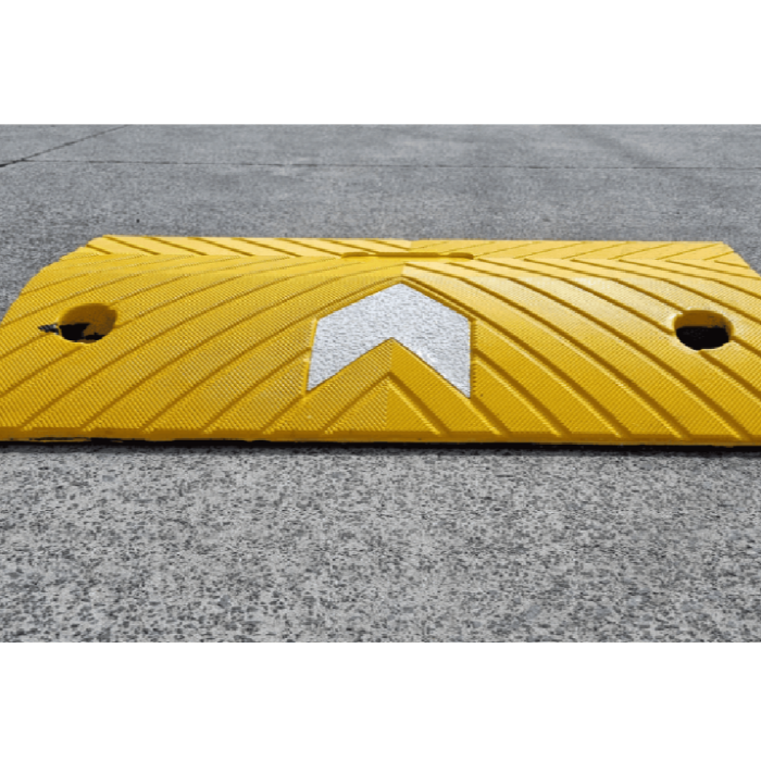 Aggressive speed hump 75mm yellow end cap
