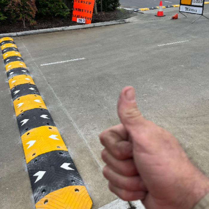 Aggressive speed hump 75mm yellow end cap