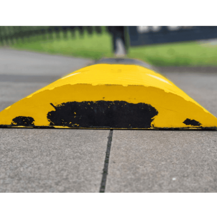Aggressive speed hump 75mm yellow end cap