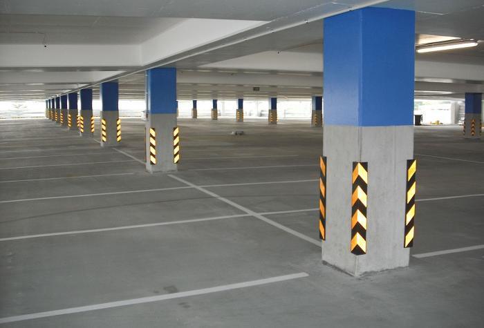 Corner guard - rubber square nose 100mm wide x 800mm long - Car Parks and Roads