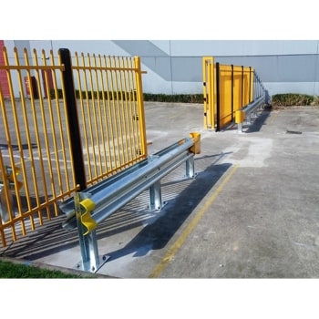 End Protector with Guard Rail in Parkway