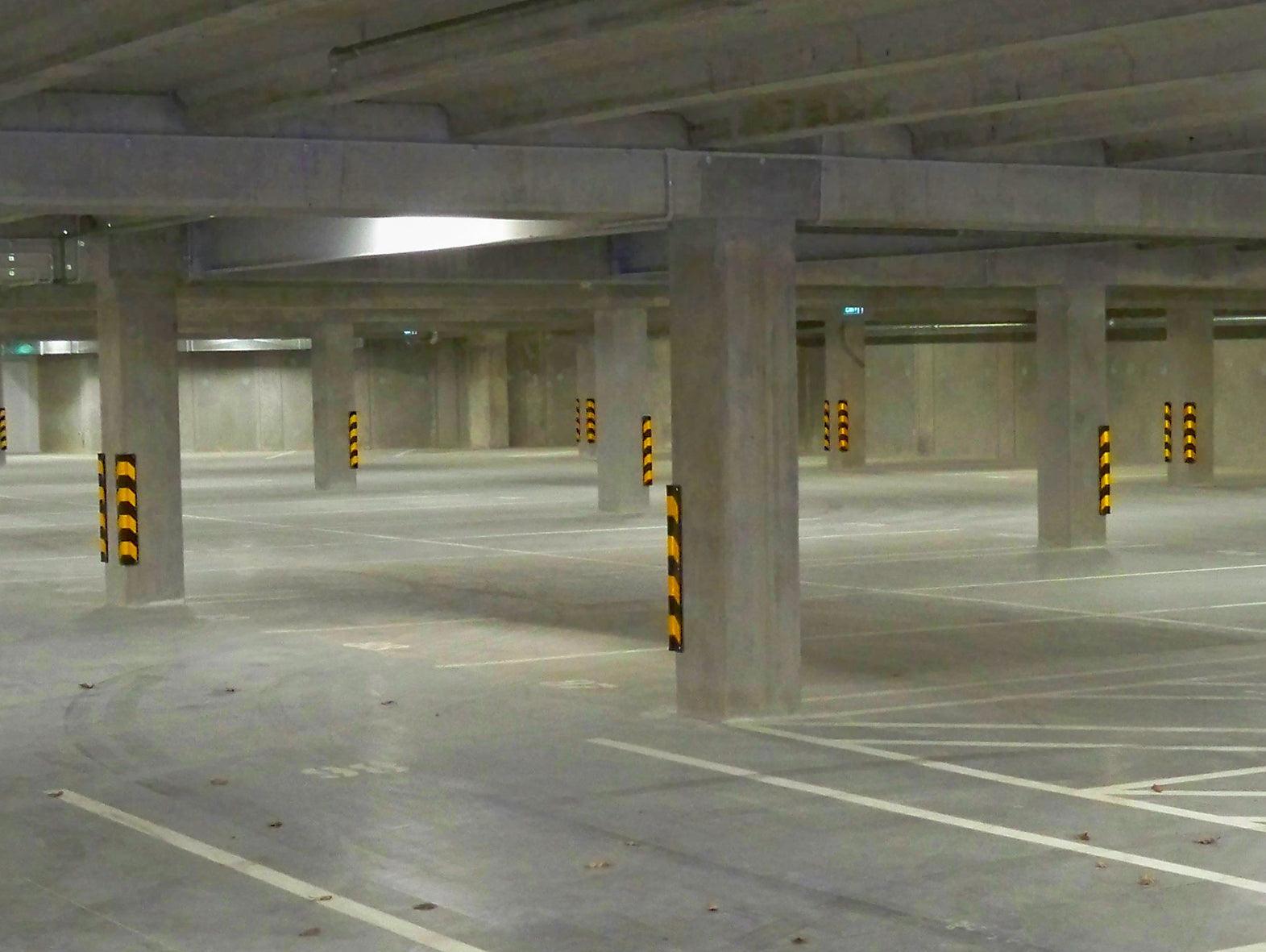 Corner guard - rubber round nosed 100mm wide x 800mm long - Car Parks and Roads