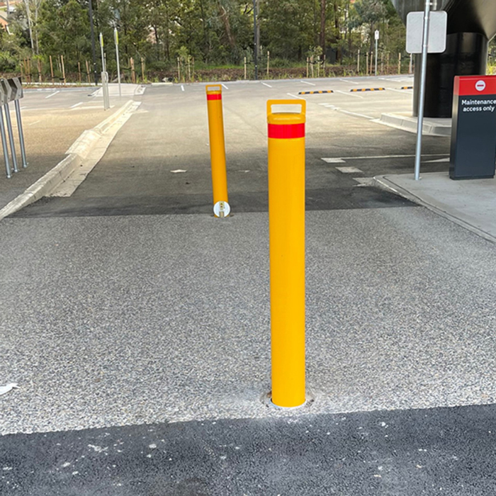 removable sleeve lock bollard 140mm diameter with sleeve padlock