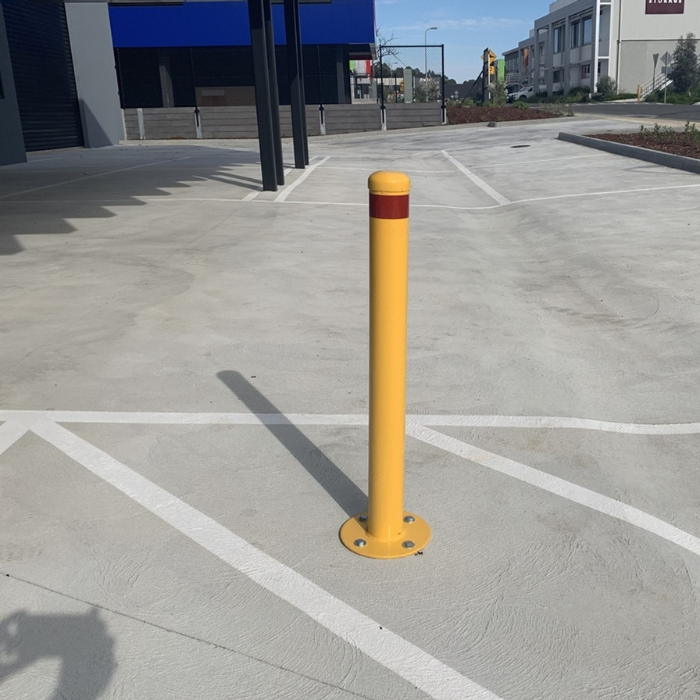 surface mount bollard 90mm diameter x 900mm high